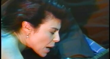 sex giả làm búp bê Violet Smith thích làm tình nhưng không hẹn sex han hò.